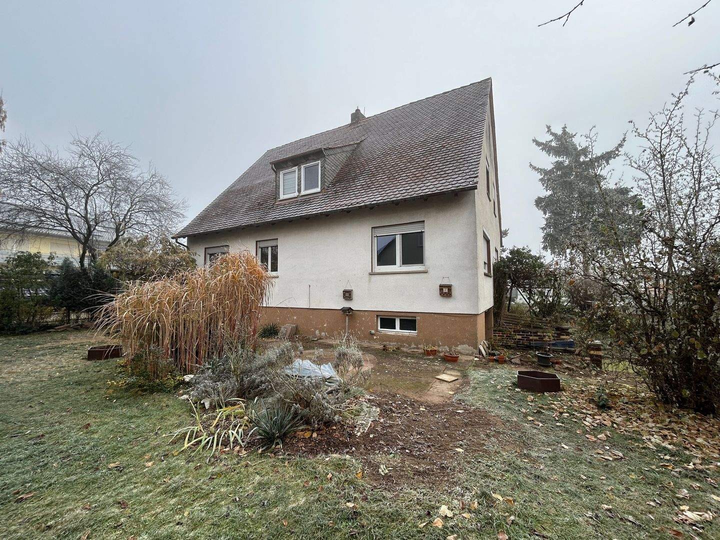 Immobilie in Großlangheim - 170 m² Haus mit Garten & Garage – Großlangheim - Bild 0