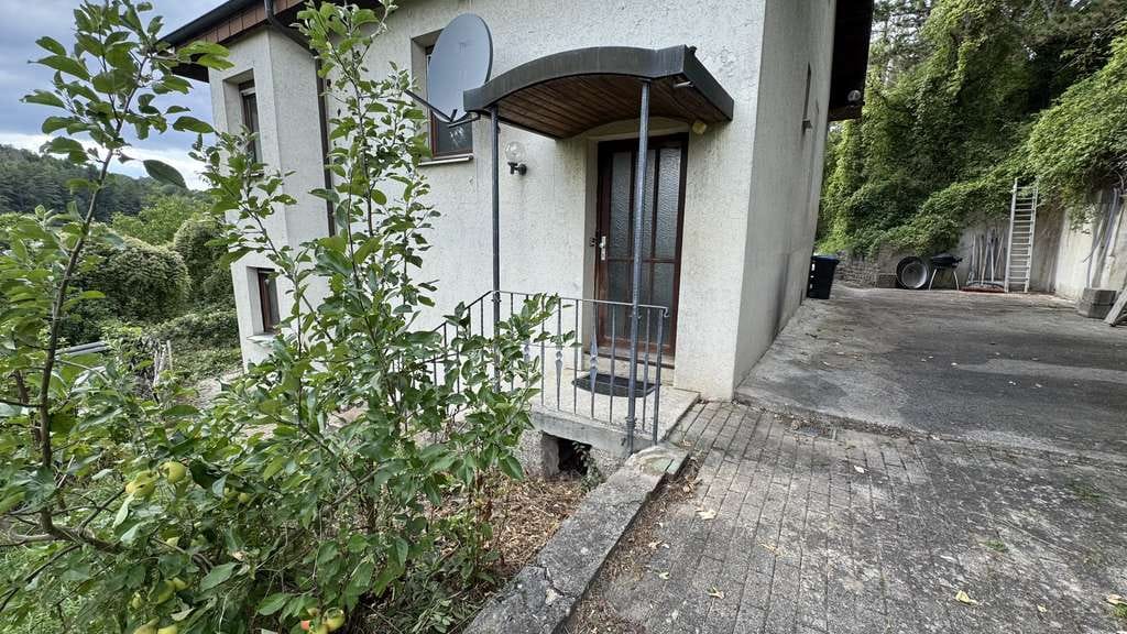 Immobilie in Grafenau - renovierungsbedürftiges Wohnhaus auf grossem Grundstück in Alleinlage - Bild 1