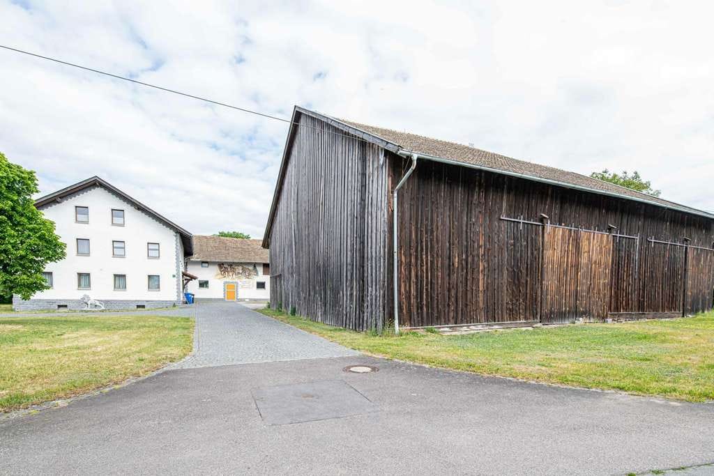 Immobilie in Furth im Wald - Charmantes Bauernhaus mit vielfältigen Nutzungsmöglichkeiten - Bild 3