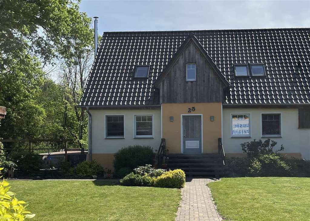 Immobilie in Bützow - Einfamilienhaus  - Schlossblick, großem Grundstück und viel Nebengelass - Bild 0