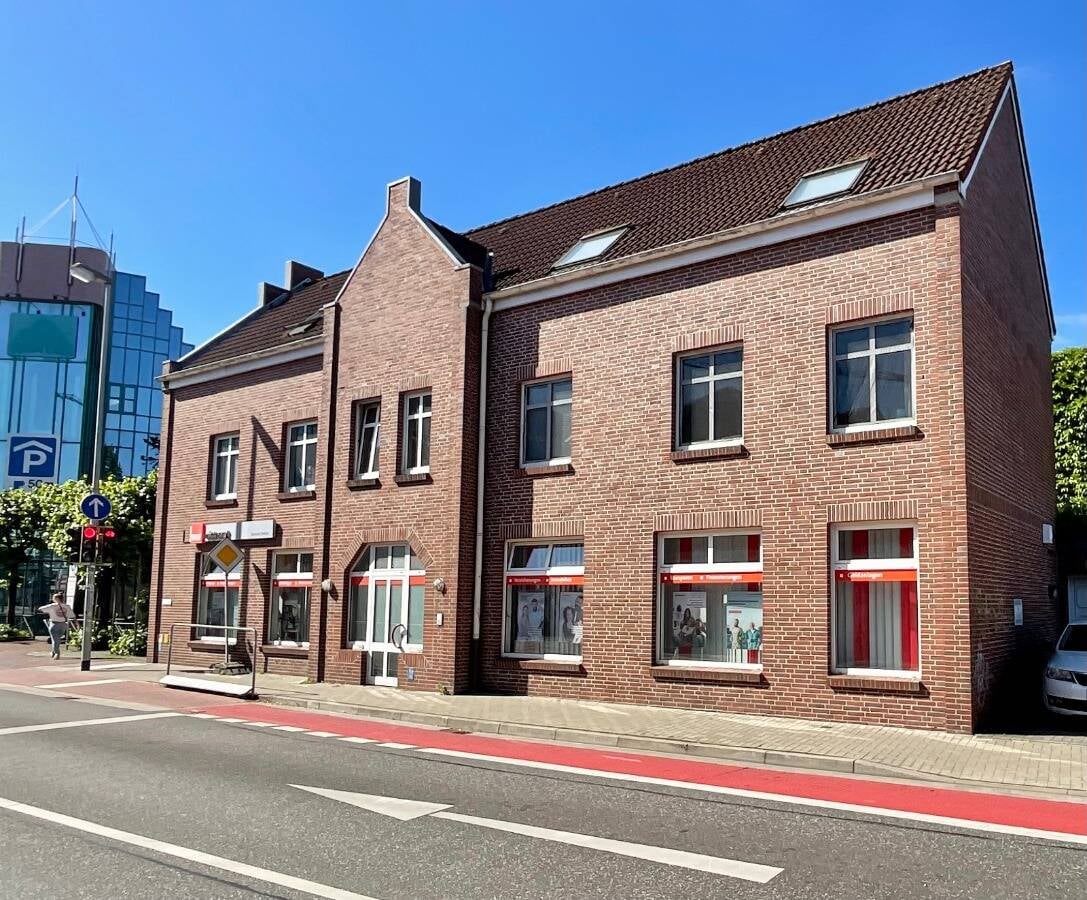 Immobilie in Leer - VOLLVERMIETETES WOHN/- UND GESCHÄFTSHAUS IN HOCHFREQUENTIERTER BESTLAGE VON LEER - Bild 0