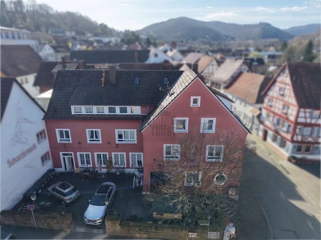 Immobilie in Annweiler am Trifels - KERNSANIERTES MEHRFAMILIENHAUS MIT 9 EINHEITEN + BÜRO & DG-POTENZIAL - BIS ZU 6,65 % RENDITE MÖGLICH - Bild 1