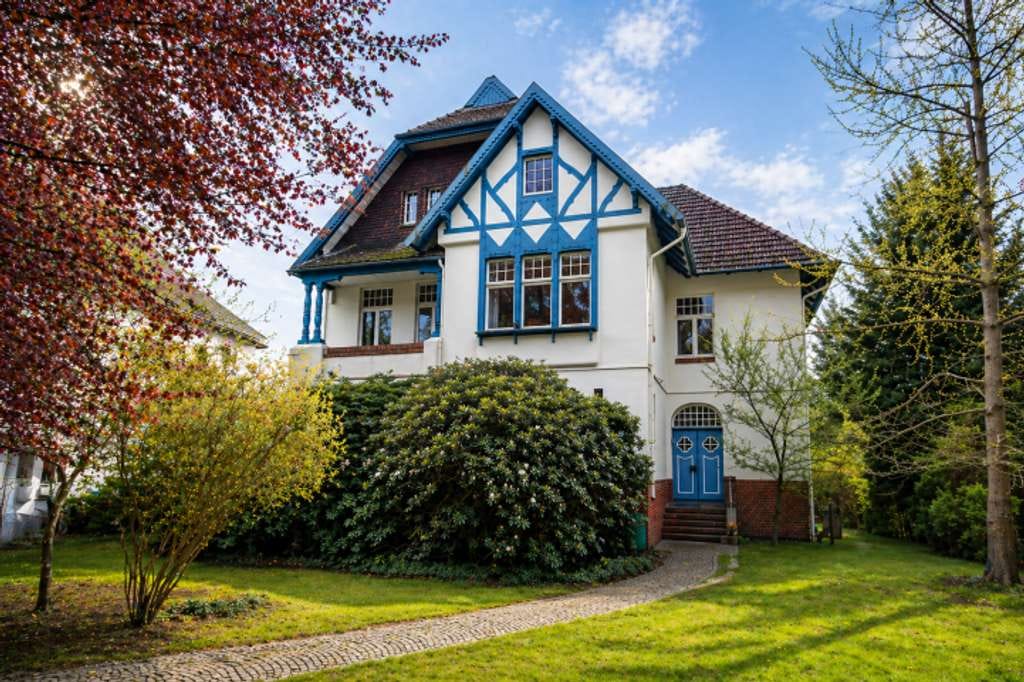 Immobilie in Bad Schwartau - Einzigartige Villa mit viel Raum zum Wohnen und Leben - Bild 0
