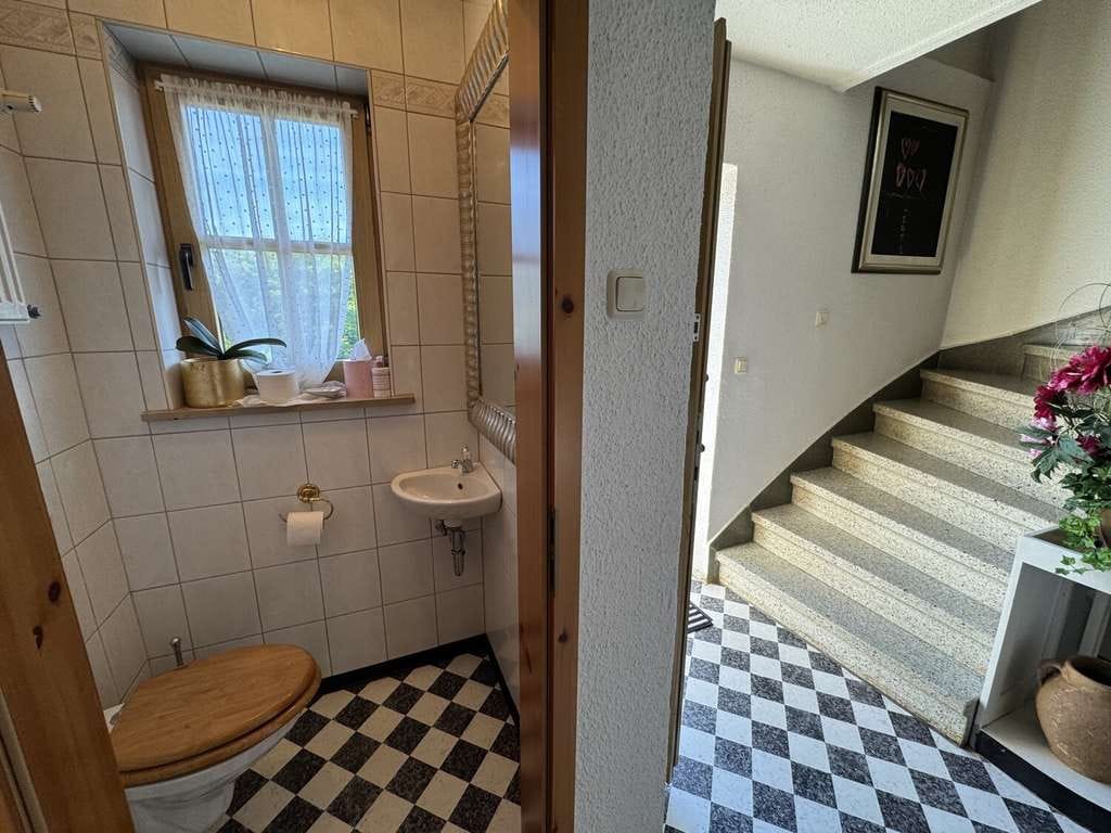 Immobilie in Offenberg - Zentrales Einfamilienhaus mit viel Platz und Gartenparadies - Bild 4