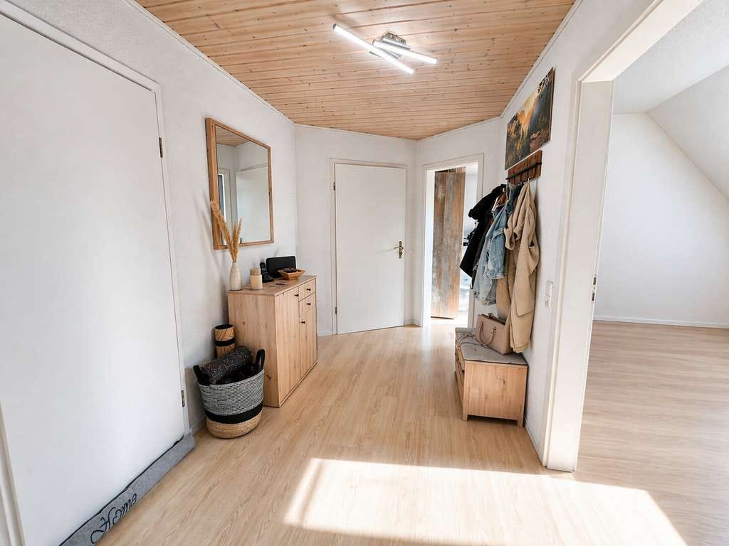 Immobilie in Bahlingen - Schöner Wohnen in Bahlingen am Kaiserstuhl
2,5 ZIMMER EIGENTUMSWOHNUNG MIT SONNENBALKON & GARAGE - Bild 1