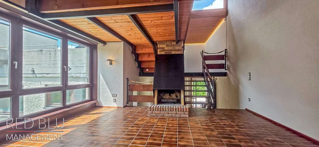 Immobilie in Schönaich - Haus mit Split-Level-Charakter, Kamin, 2 Garagen und Dachterrasse - traumhafte Raumwirkung - Bild 0