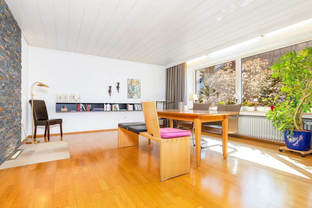 Immobilie in Rehling - Ihre Wohnzukunft mit Niveau: 6 Zimmer mit stilvollem Studio im Grünen für die ganze Familie - Bild 3