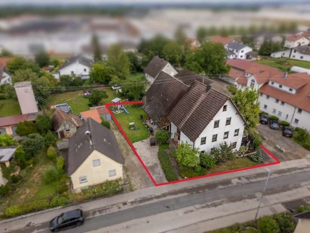 Immobilie in Kirchdorf an der Iller - Großzügiges Zuhause mit Charakter und vielfältigen Möglichkeiten - Bild 1