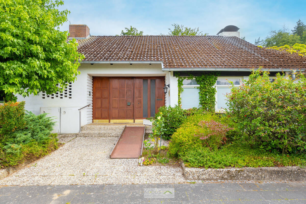 Immobilie in Uelzen - Einfamilienhaus in direkter Stadtwaldlage mit parkähnlichem Grundstück - Preis deutlich reduziert - Bild 1