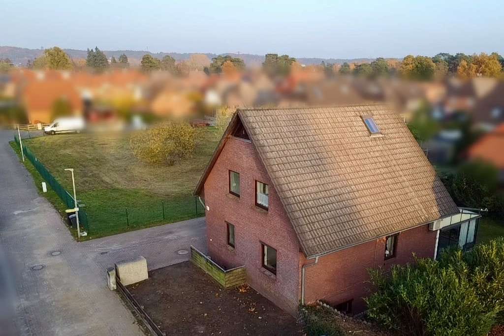 Immobilie in Geesthacht - Geesthacht: Vermietetes Zweifamilienhaus mit großzügigen Nebenflächen! - Bild 3