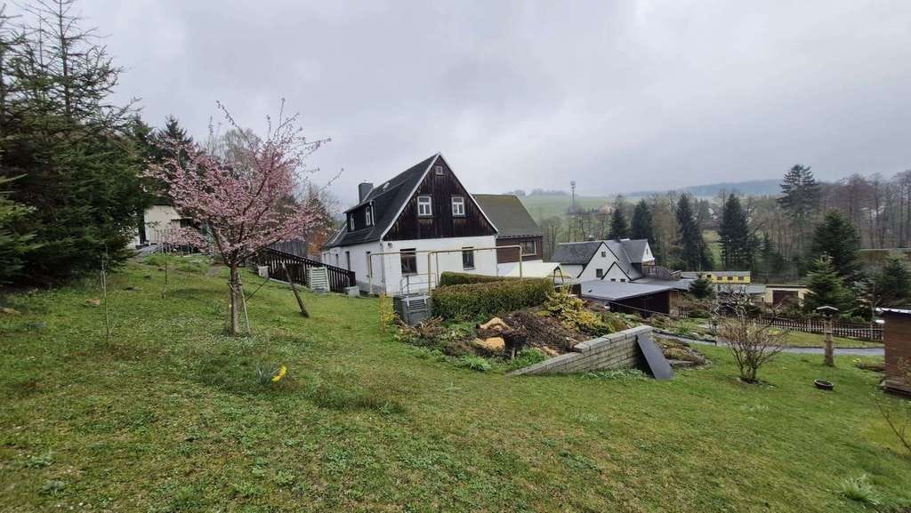 Immobilie in Schwarzenberg/Erzgebirge - Großes Einfamilienhaus mit Ausbauoption in ruhiger Lage! - Bild 0