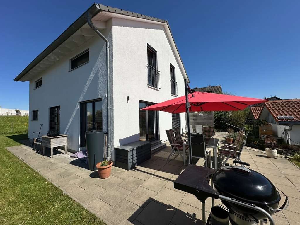 Immobilie in Hergensweiler - Familienfreundliches Traumhaus mit Garten, Sauna und moderner Technik in Hergensweiler - Bild 1