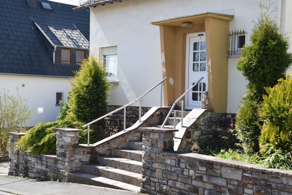 Immobilie in Ransbach-Baumbach - Familienfreundliches Wohnen in bester Lage – Haus mit großem Garten mitten in Ransbach-Baumbach! - Bild 4