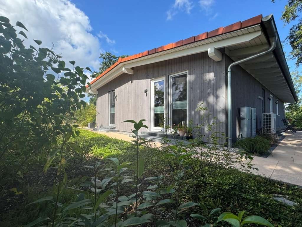 Immobilie in Vogelsang-Warsin - Nahezu Alleinlagegefühl,  Premiumwohnbungalow, nur 5 Min zum Strand ! - Bild 2