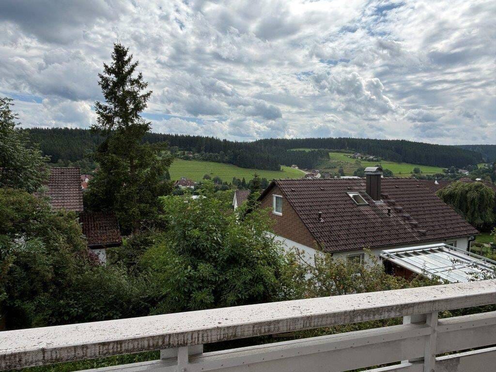 Immobilie in Unterkirnach - Dreifamilienhaus mit vielseitigem Potenzial  ideal für Kapitalanleger, Mehrgenerationen oder Eigennutzung. - Bild 0