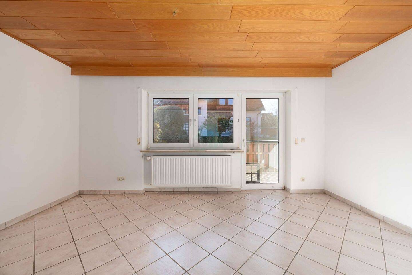 Immobilie in Edelsfeld - Helle 2,5-Zimmer Wohnung mit Garage in Edelsfeld - sofort bezugsbereit - Bild 2