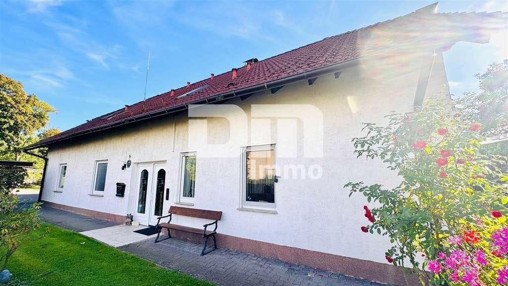 Immobilie in Wabern - Modernes Ein-/Zweifamilienhaus mit PV Anlage und großer Doppelgarage auf herrlichem Anwesen - Bild 2
