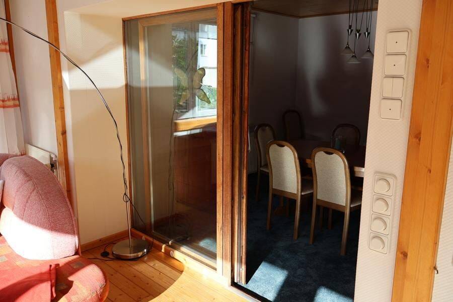 Immobilie in Schöningen - Zweifamilienhaus mit großer Garage und beheiztem Wintergarten auf großzügigem und gepflegtem Grundstück - Bild 3