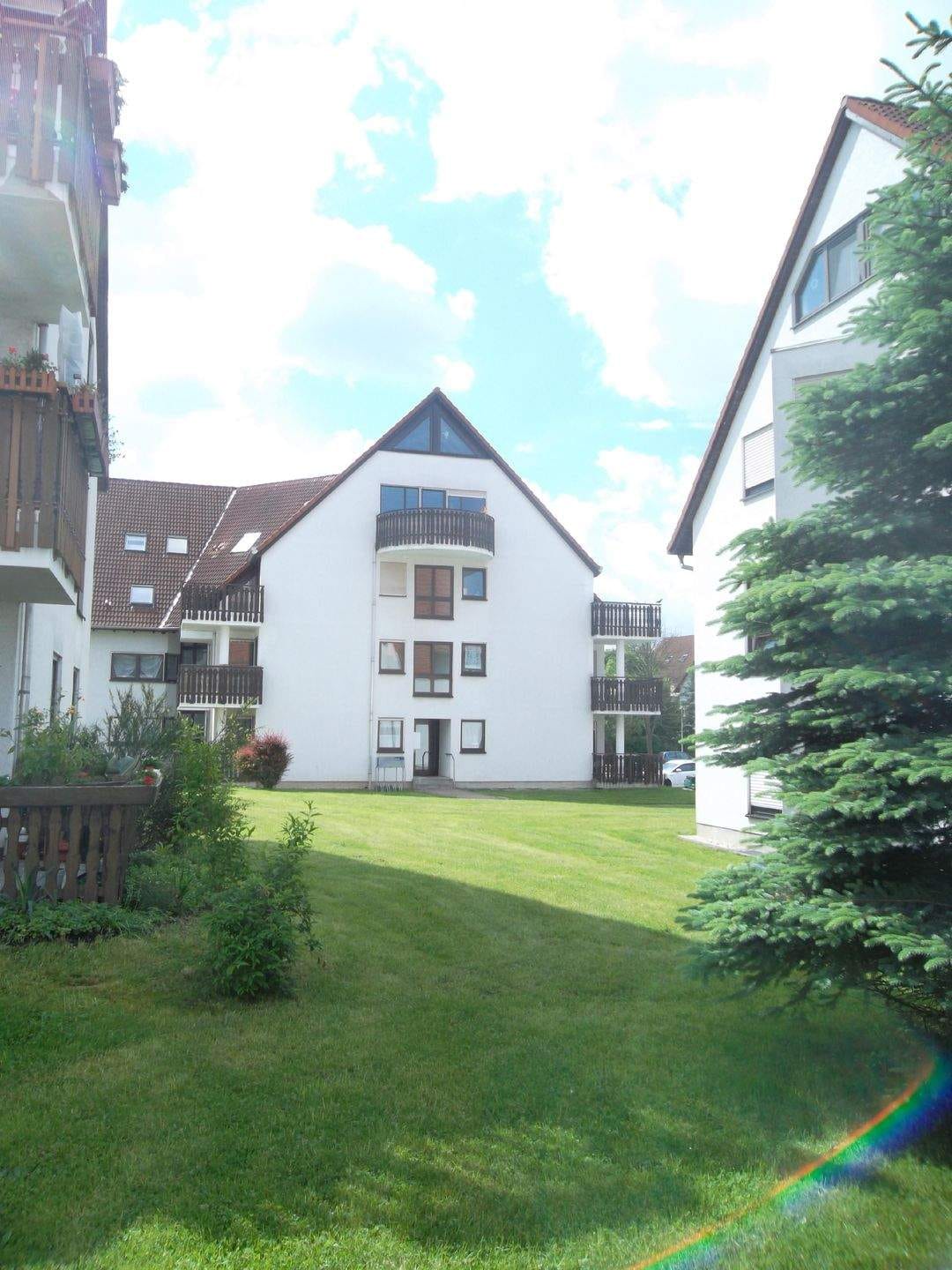 Immobilie in Glauchau - Über den Dächern - vermietete, charmante 1-Raum-Dachgeschosswohnung mit Balkon & Fernblick! - Bild 1
