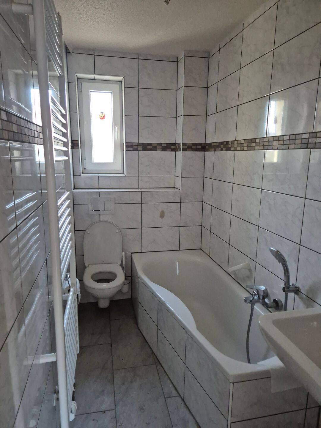 Immobilie in Herleshausen - ?? Einfamilienhaus mit großem Grundstück & Scheune  - Bild 3
