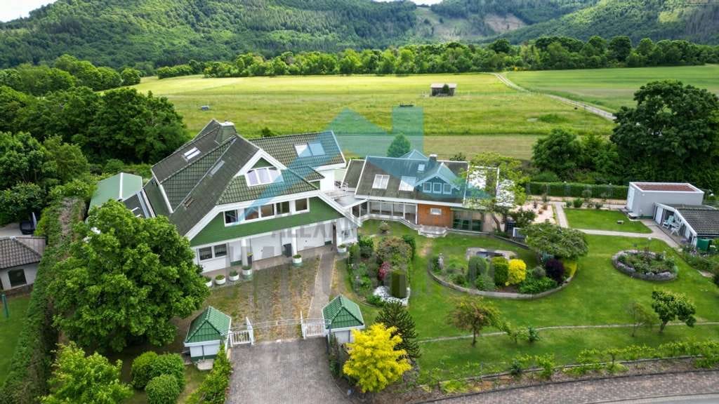 Immobilie in Battenberg - Beindruckendes und großzügiges Landhaus mit zweitem Wohnhaus in Feldrandlage von Battenberg-Dodenau! - Bild 0