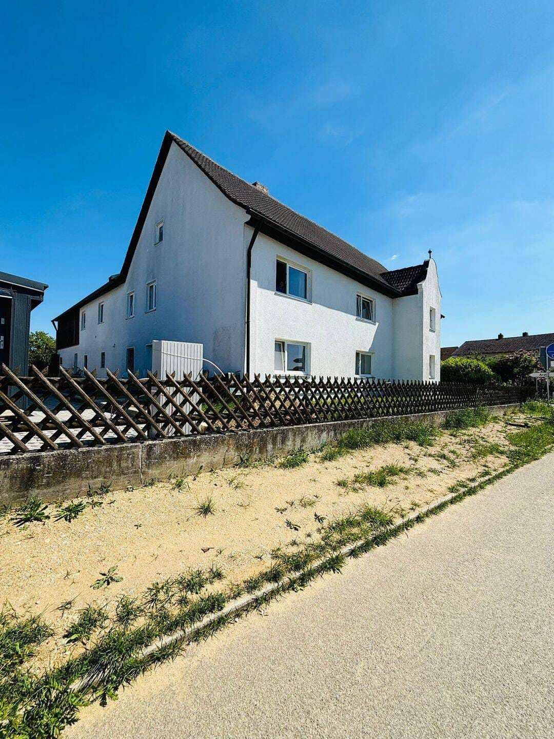 Immobilie in Adlkofen - Kapitalanlage mit Zukunft – Mehrfamilienhaus mit genehmigtem Entwicklungskonzept in Adlkofen - Bild 2