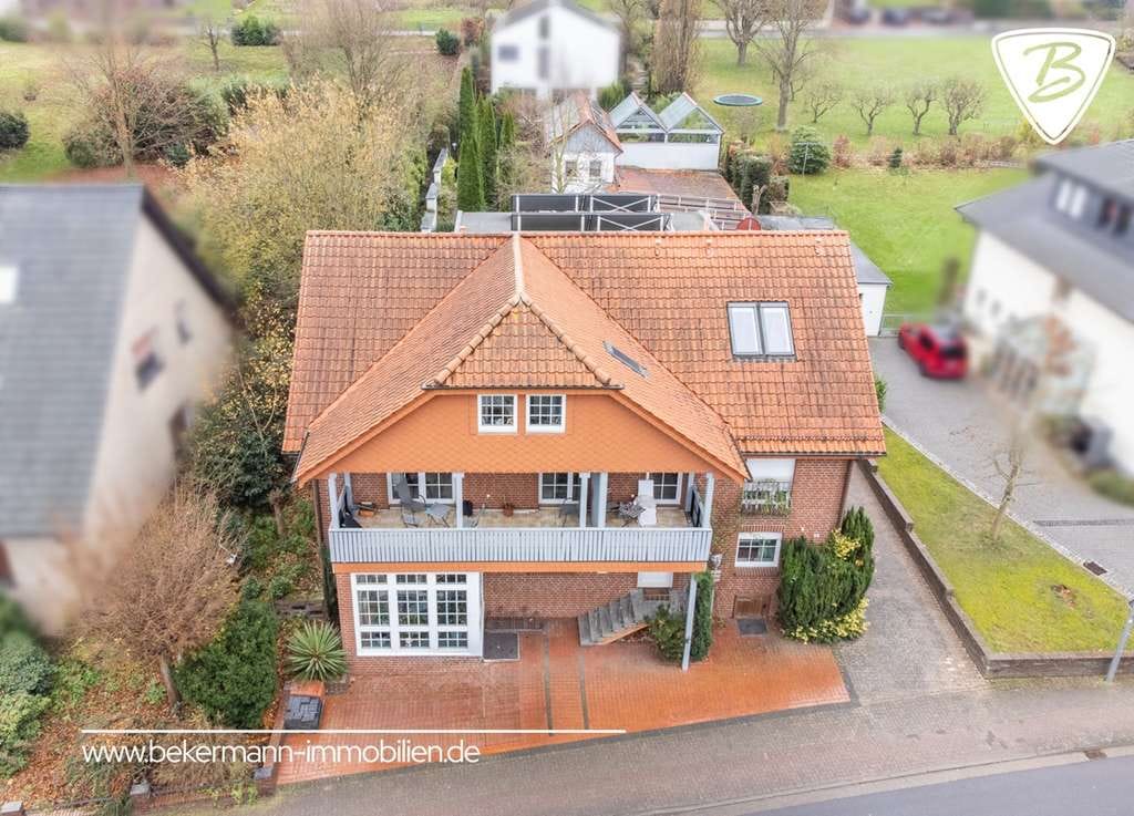 Immobilie in Bad Essen - Hochwertig saniertes und bezugsfreies Mehrgenerationenhaus mit zwei Wohneinheiten - Bild 1