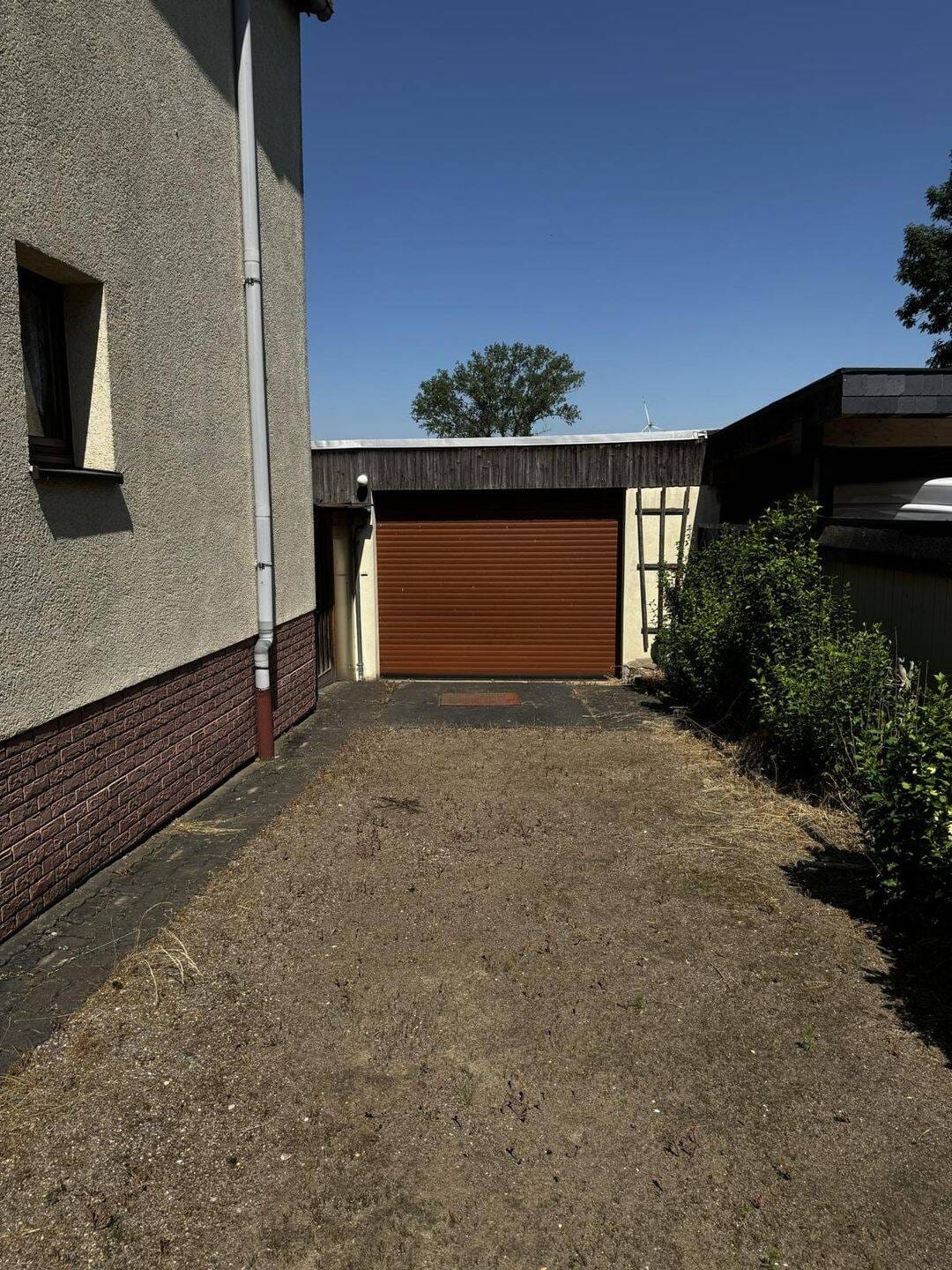 Immobilie in Liebschützberg - Einfamilienhaus mit viel Platz - Wohnen und Arbeiten auf einem Grundstück - Bild 2