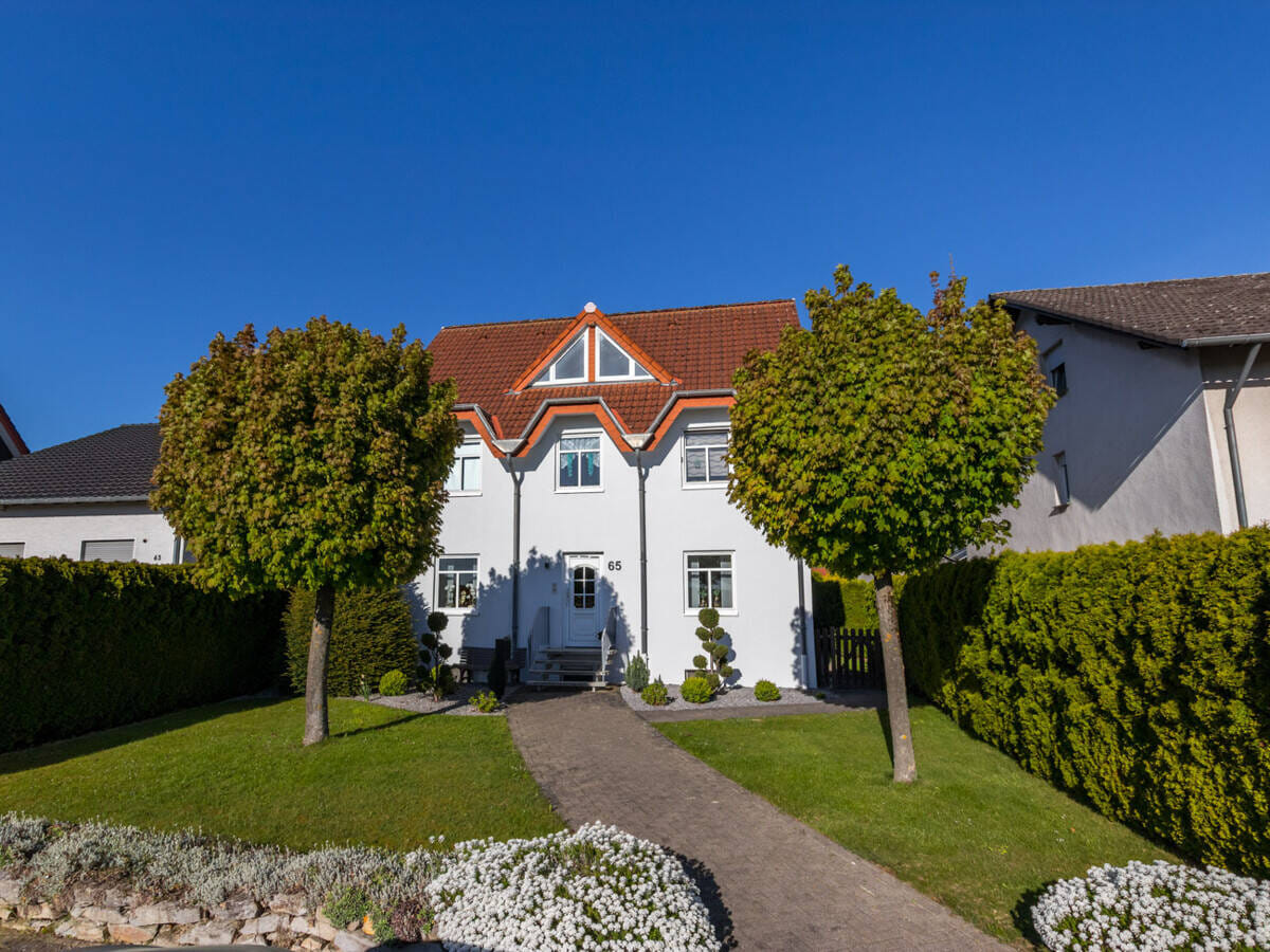 Immobilie in Büren - SCHÖNES UND GEPFLEGTES VERMIETETES DREIFAMILIENHAUS, UNTERKELLERT MIT GARTEN UND BALKON - Bild 1
