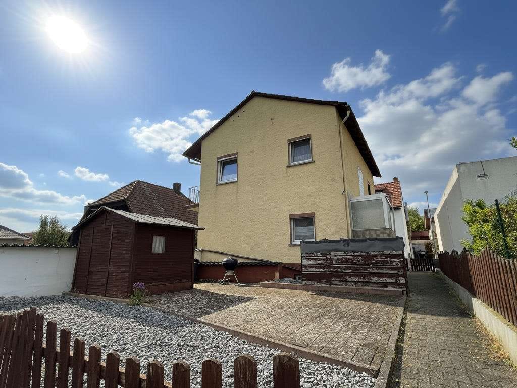 Immobilie in Sulzheim - Hübsches freistehendes Einfamilienhaus mit Terrasse und Balkon in ruhiger Lage von Sulzheim
 - Bild 1