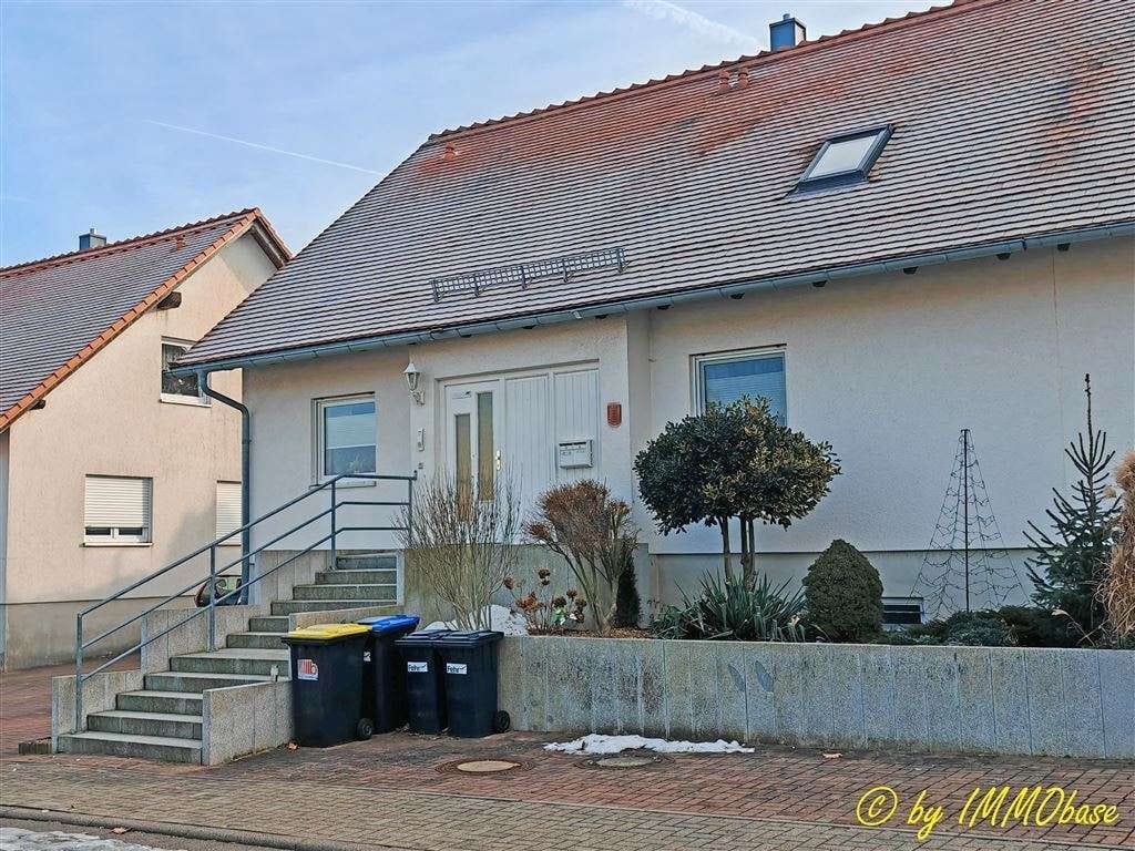 Immobilie in Hainichen - Vermietete Doppelhaushälfte mit Weitblick über Wiesen und Felder! - Bild 4