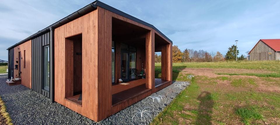 Immobilie in Öhringen - Modulhaus Bungalow Rosa 97m² komplett schlüsselfertig mit Terrasse 2x Bäder EH55 / Lieferung, Montage, Schraubfundament! Bungalow nach Kundenwunsch schmales Grundstück - Bild 0
