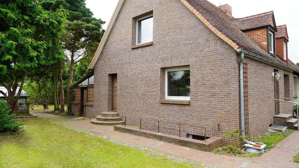 Immobilie in Torgelow - Viel Platz für Ihre Träume: Massive DHH mit großem Garten in Torgelow - Bild 0