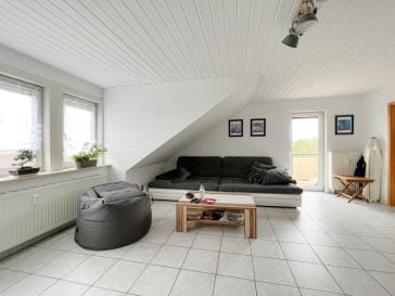 Immobilie in Nessetal - Große Dachgeschosswohnung mit Balkon und perfektem Blick ins Grüne - Bild 1