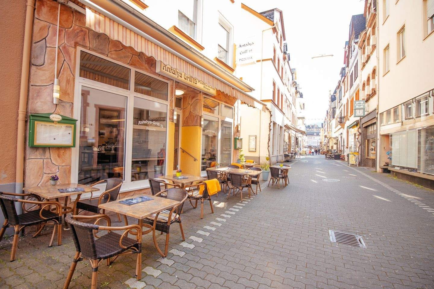 Immobilie in Zell (Mosel) - Attraktive Rendite mit bis zu 4 Wohnungen und sehr lukrativer Gastronomie in bester Lage von Zell - Bild 2