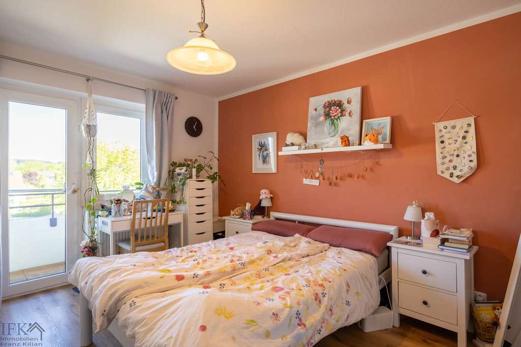 Immobilie in Weilheim in Oberbayern - Über den Dächern von Weilheim! Umfassend renovierte 3-Zimmer-Wohnung mit 2 Balkonen - Bild 2