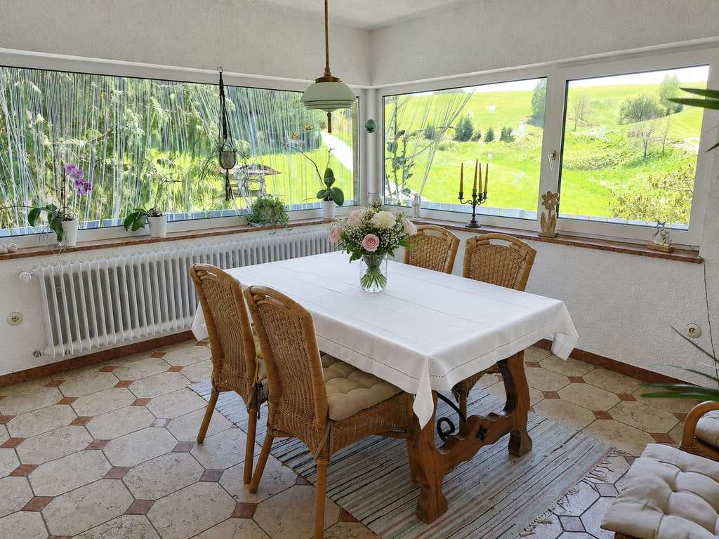 Immobilie in Reischach - Wohnen im Einklang mit der Natur – Stilvolles Anwesen mit Wald und Wasser - Bild 3