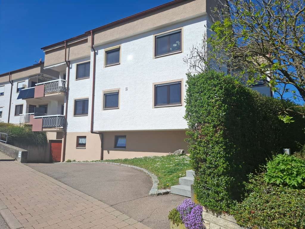 Immobilie in Eschenbach - 3-Zimmer Wohnung in Eschenbach mit Balkon – viel Potenzial & ideale Chance für Handwerker - Bild 1