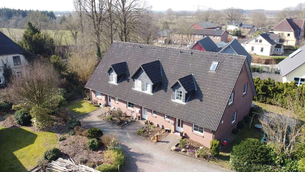 Immobilie in Brekendorf - Attraktives Reihenhaus-Ensemble in Brekendorf mit 2 REH und 1 RMH mit Vierer-Carport - Bild 1