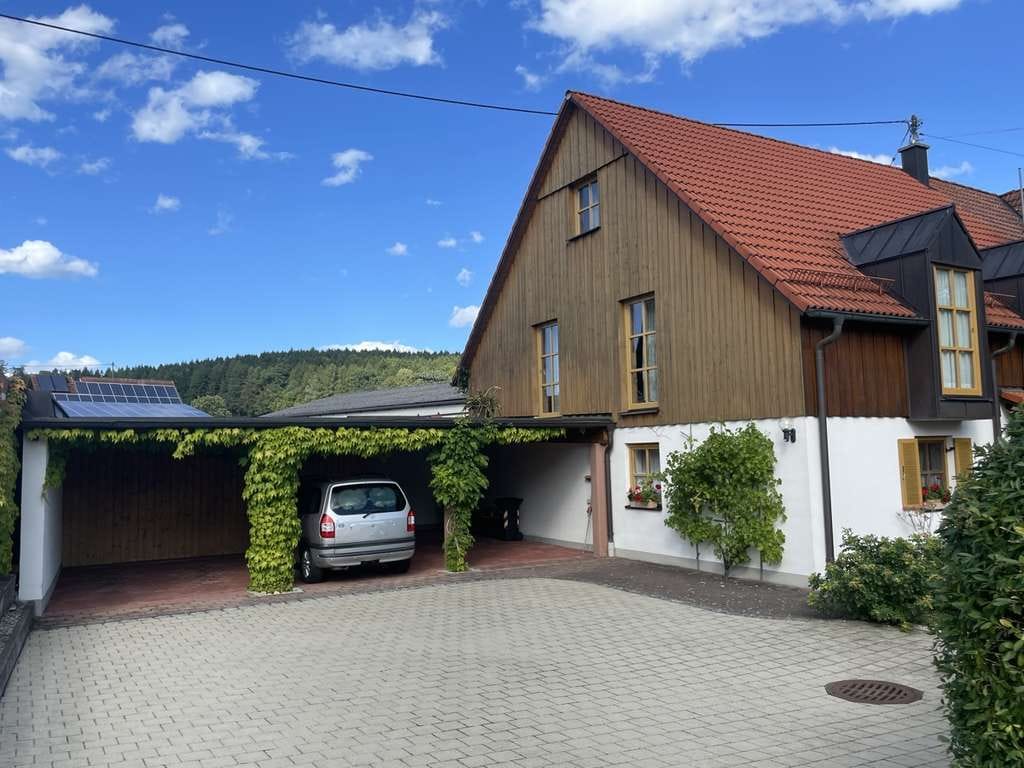 Immobilie in Bobingen - 2-Familienhaus mit Ferien-Wohnungen, DG-Ausbau vorbereitet, 3er Carport und 4 STP in Waldberg kaufen - Bild 3