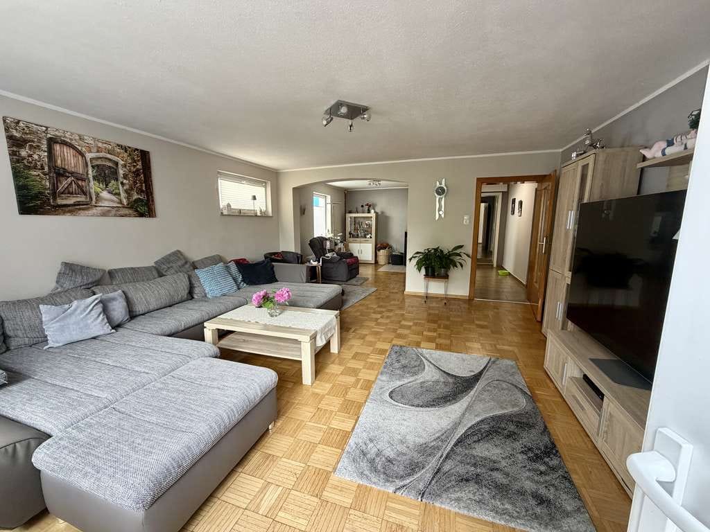 Immobilie in Nordstemmen - Zentral gelegenes Mehrfamilienhaus: Wohnen und Arbeiten vereint, ideal als Mehrgenerationshaus, Fern - Bild 0