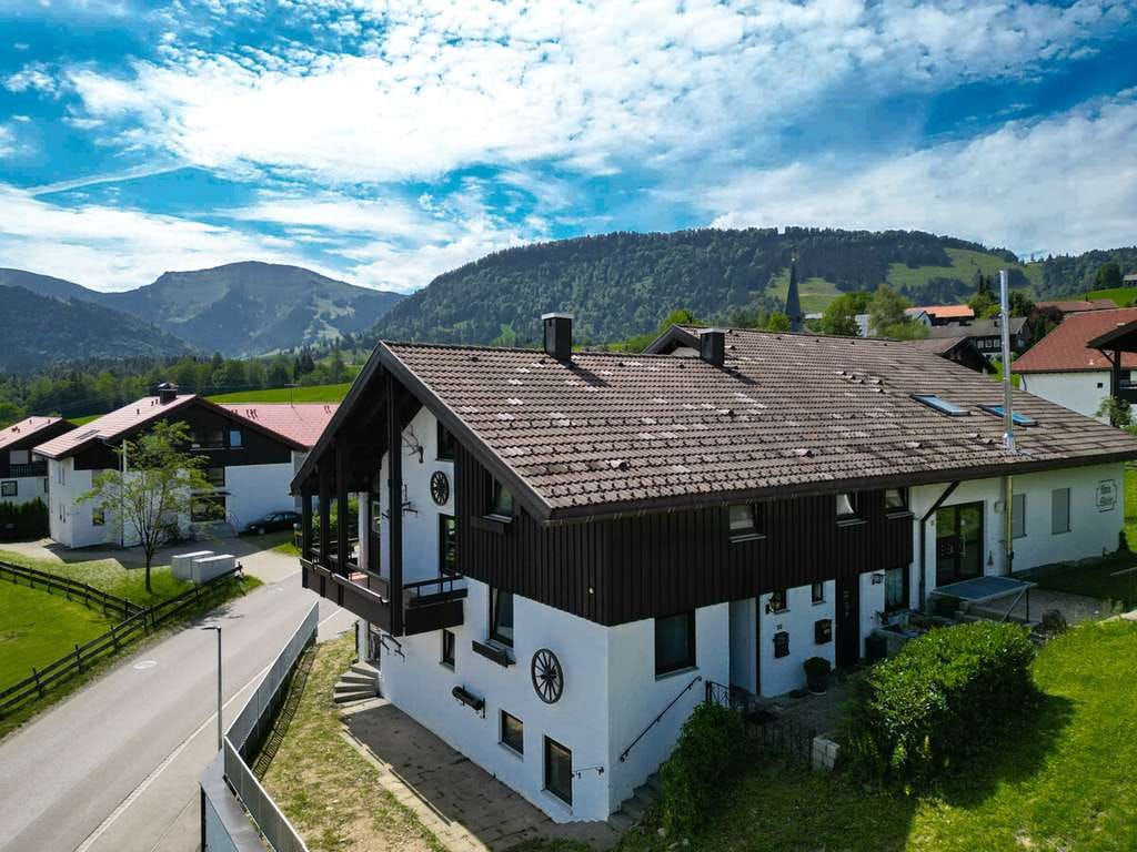 Immobilie in Oberstaufen - Wohnen mit Haus-Charakter - Ihr Zuhause auf 104 qm mit Terrasse/Garten, Balkon & Hochgratblick - Bild 2