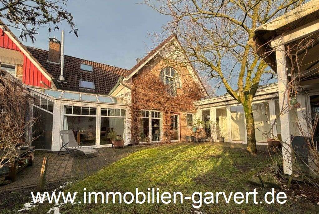 Immobilie in Rhede - Charakter statt Standard – stilvolles Wohnunikat in ruhiger Lage in Rhede mit Garage und Kamin - Bild 0