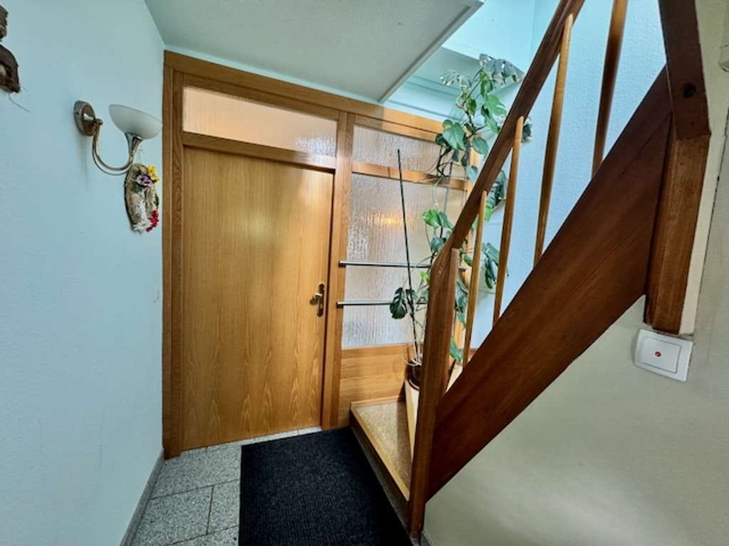 Immobilie in Schaafheim - Sehr gepflegtes Zweifamilienhaus auf einem großzügigen Grundstück direkt in Schaafheim! - Bild 3