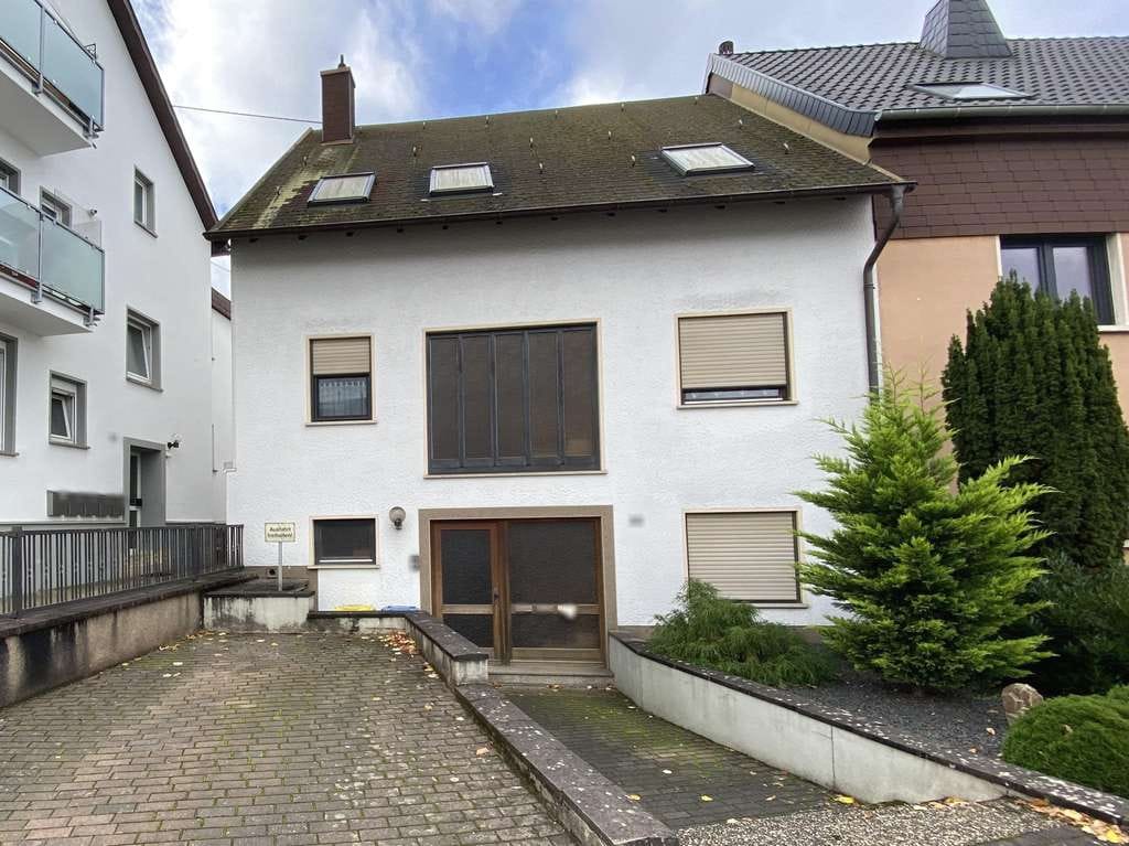 Immobilie in Bous - Gesucht und gefunden - Charmantes Mehrfamilienhaus in guter Wohnlage von Bous
 - Bild 0