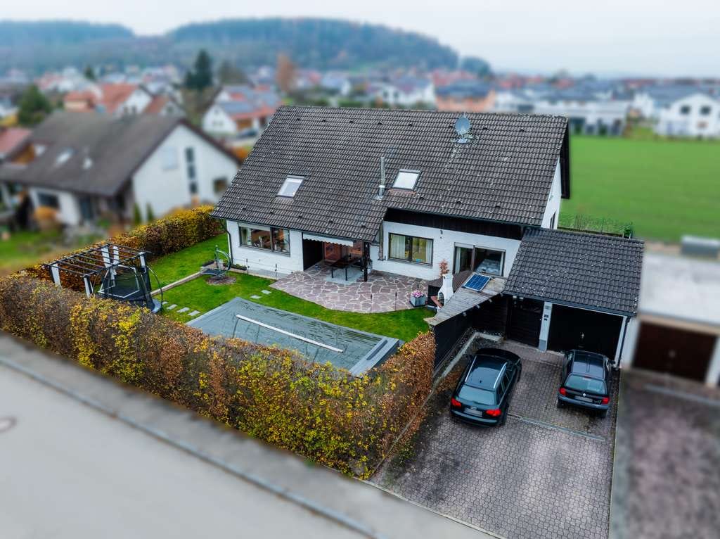 Immobilie in Balzheim - WOHNTRAUM MIT POOL UND EINLIEGEROPTION - Bild 1