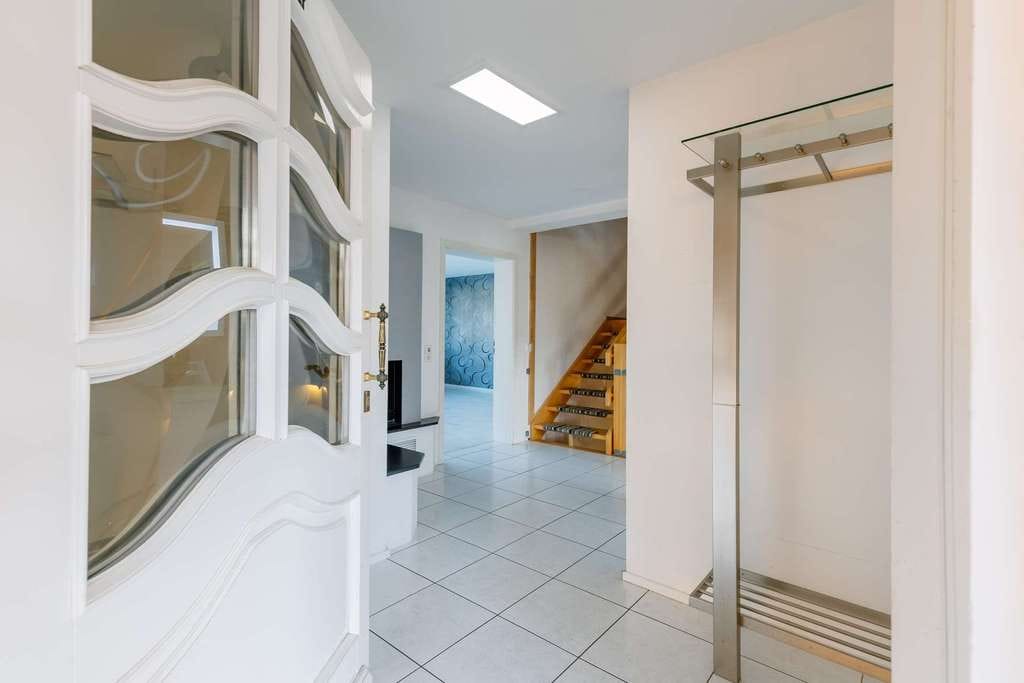 Immobilie in Schwarzach - Bezugsfreies Einfamilienhaus mit vielseitigem Nutzungspotenzial auf 4 Etagen mit Terrasse und Garten - Bild 4