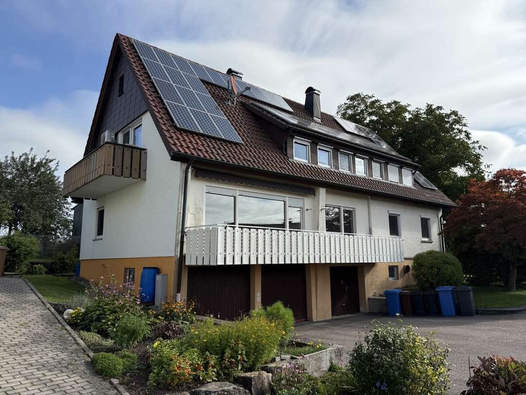 Immobilie in Wüstenrot - Zweifamilienwohnhaus mit 3 Garagen in einem Teilort von Wüstenrot - Bild 1