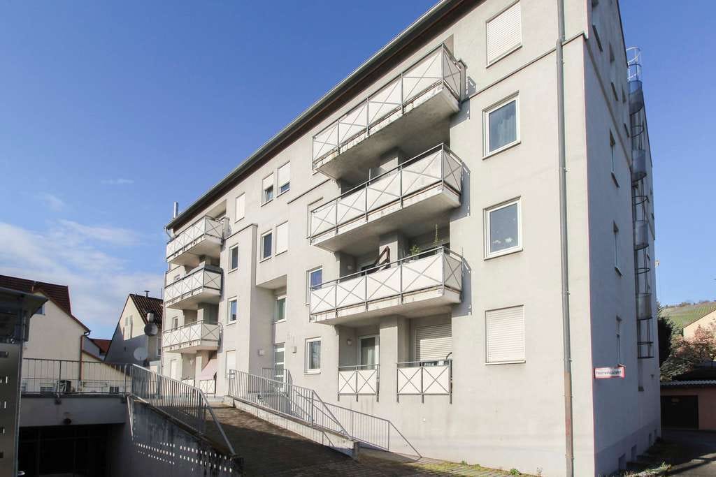 Immobilie in Esslingen am Neckar - Vermietet & Attraktiv: 1,5-Zimmer-Wohnung mit Balkon - Bild 1