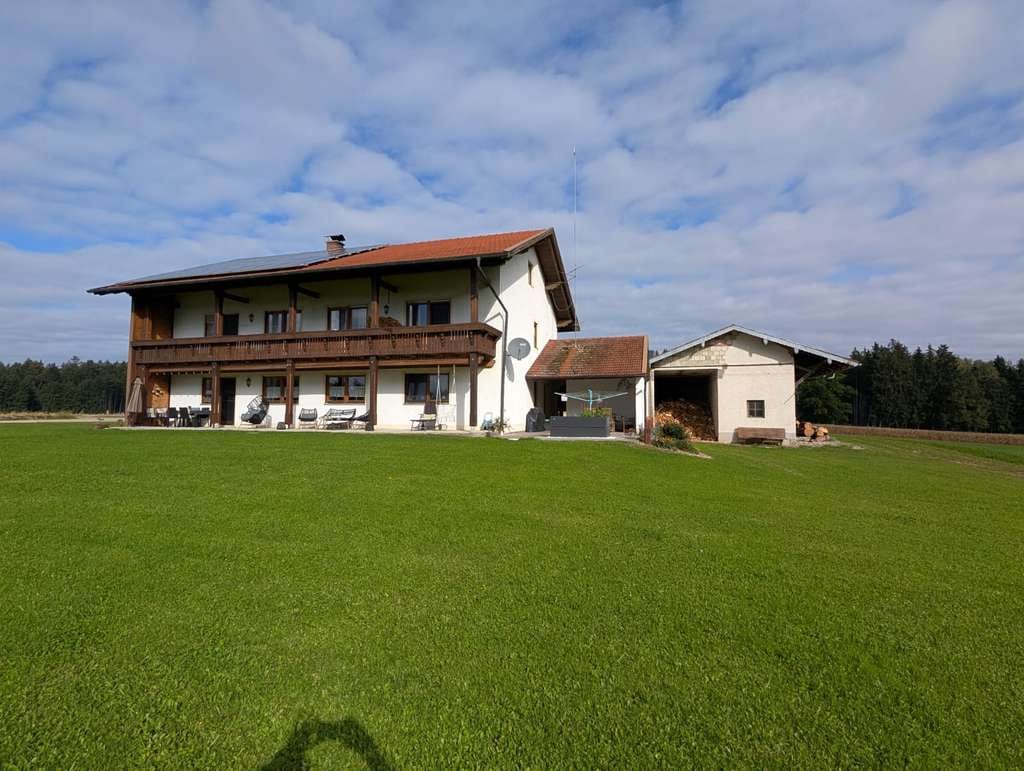 Immobilie in Kirchweidach - Großzügiges Bauernhaus mit 11 Zimmern in Kirchweidach - Bild 3